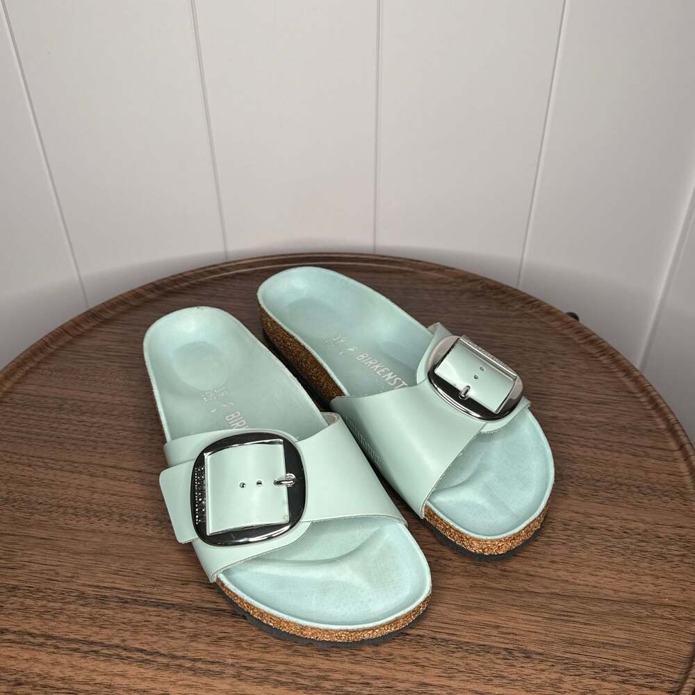 Madrid Big Buckle Natural Leather Patent in Color High-Shine Light Rose